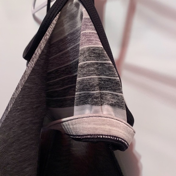 NIKE Women’s Workout Top - Picture 5 of 7